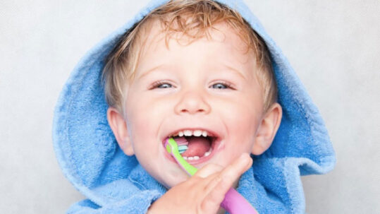 cura e pulizia denti bambino